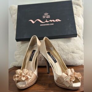 ✨ Nina Gold Satin Peep Toe Heels – Size 7 (Worn Once!)